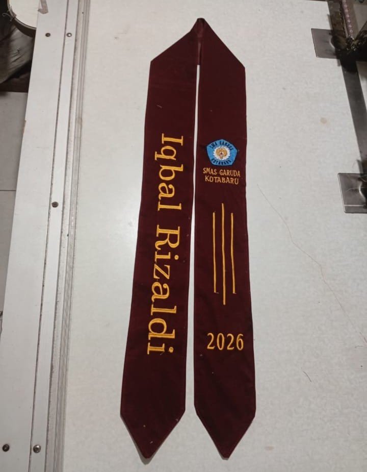 Atribut Wisuda